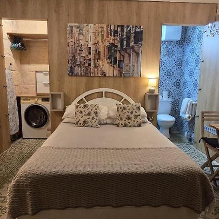Servants' Quarters Studio Apartment Valletta Exterior foto