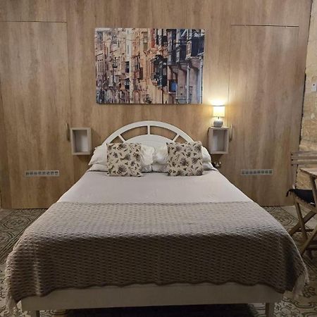 Servants' Quarters Studio Apartment Valletta Exterior foto